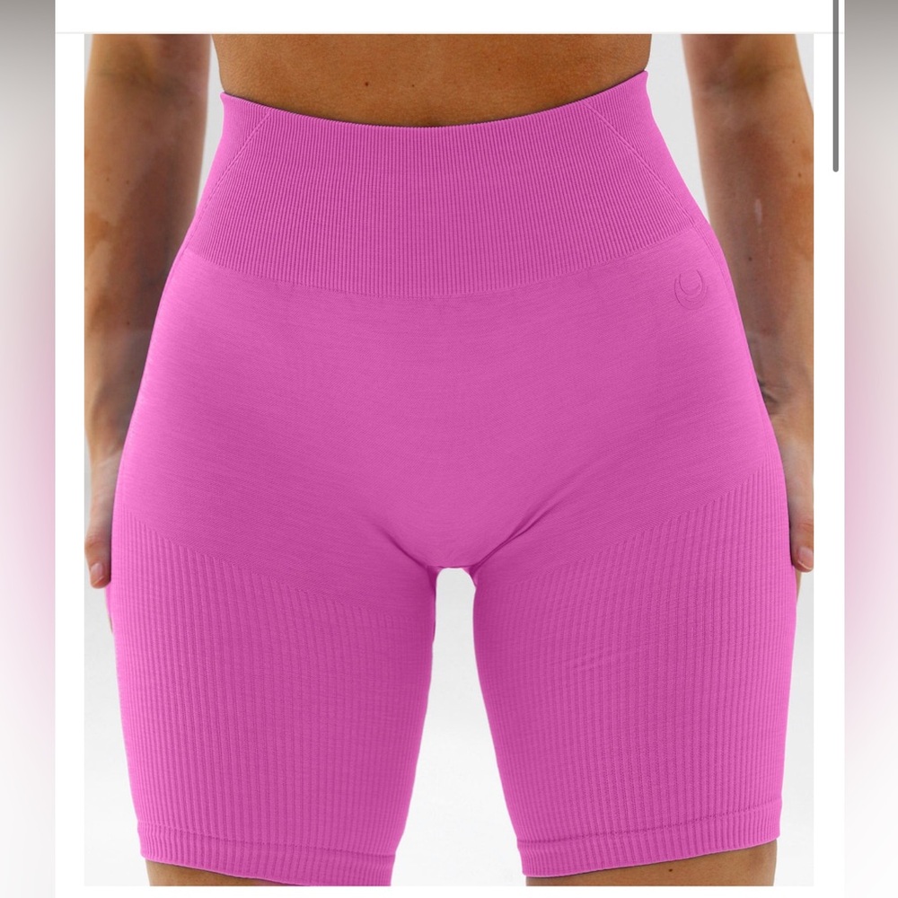 Lazuli Label LARGE Scrunch Seamless Ribbed Contour Shorts